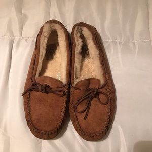 Slippers/moccasins